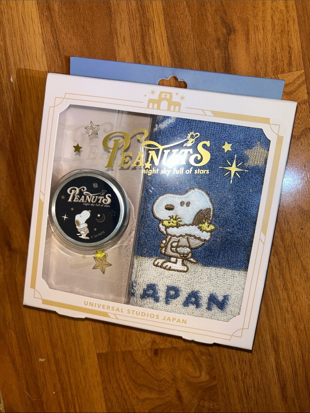 Brand New in Box Universal Studios Japan Peanuts Snoopy Hand Cream and Towel Set